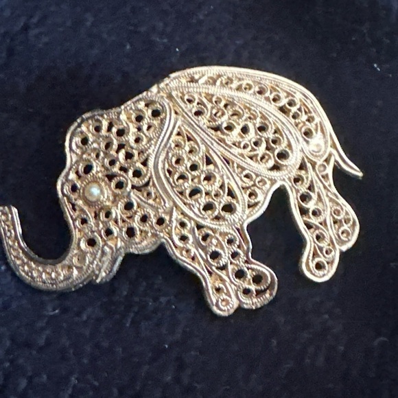 Filigree Elephant Animal Safari Brooch Die Cut Ornate Gold Tone Pearl Eye 0672 - Picture 3 of 10